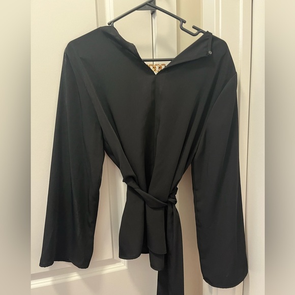 Zara belted black top with gold chain aplique - Picture 3 of 4